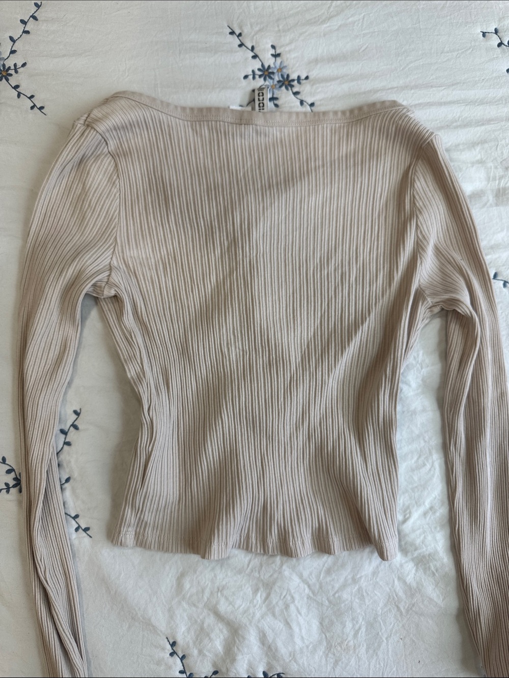 H&M Beige Ribbed Button-Front Long Sleeve Top - Picture 4 of 4